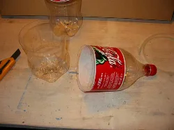 Dette giver dig de to hoveddele: selve klækkeren og holderen.