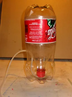 Den færdige og samlede klækkecentral klar til brug.