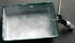 For at få mest muligt lys, males kassen hvid indvendig - brug ikke alufolie da det er strømførende.