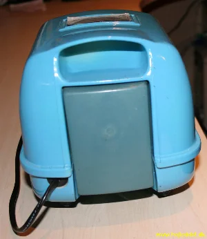 Start med at fjerne dækslet for enden af pumpen.